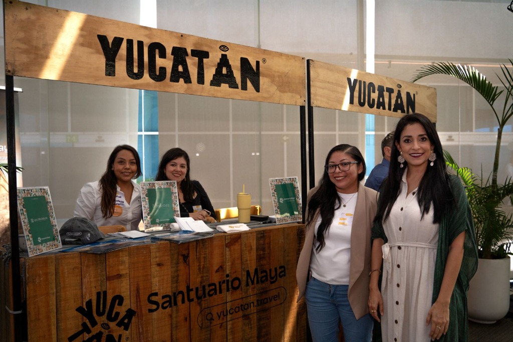 Stands de Expositores y Destinos